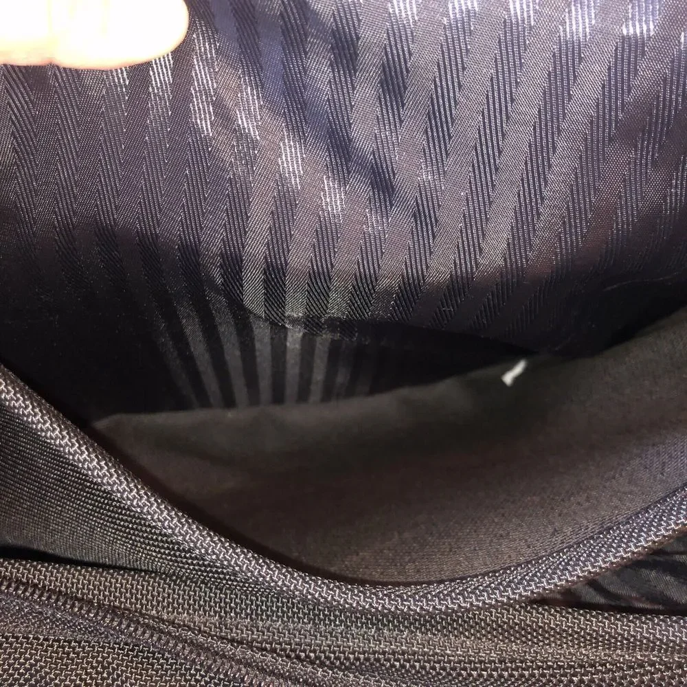 TUMI 209D3 Alpha Black Ballistic Nylon Messenger Bag Briefcase Expandable